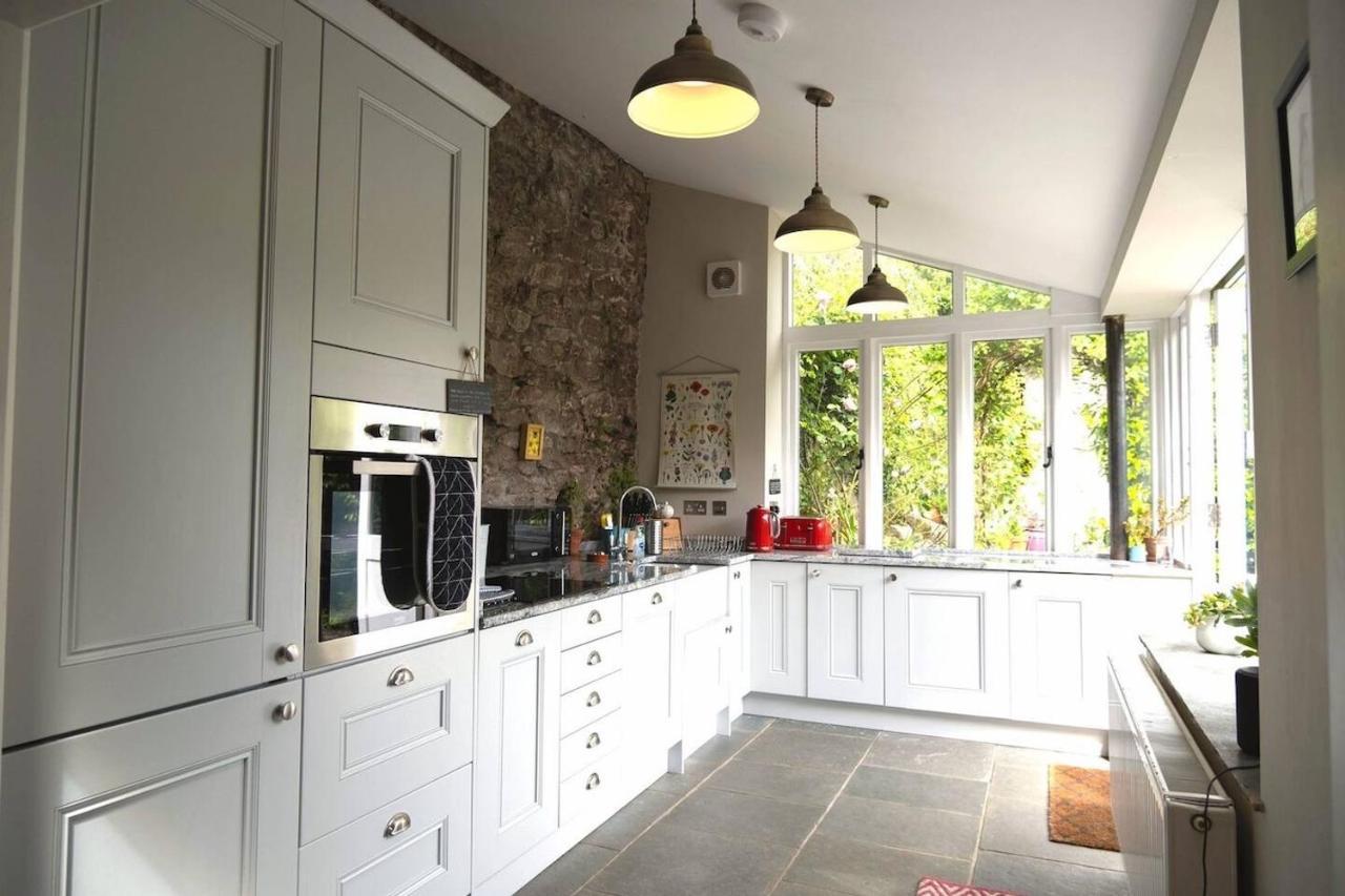 Lovely Property In The Heart Of Somerset, Sleeps 9 Shepton Mallet Extérieur photo
