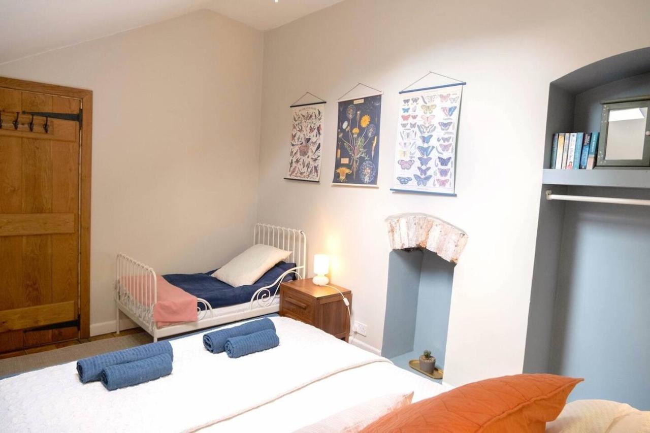 Lovely Property In The Heart Of Somerset, Sleeps 9 Shepton Mallet Extérieur photo