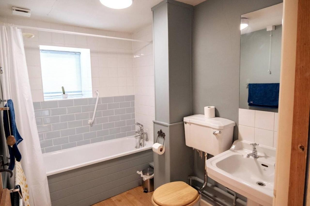 Lovely Property In The Heart Of Somerset, Sleeps 9 Shepton Mallet Extérieur photo